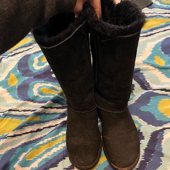 Bailey Bow Uggs - Picture 2 of 6